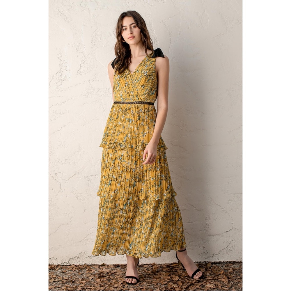 NWOT Lulus Such Sophistication Yellow Floral Print Pleated Maxi Dress Xsmall